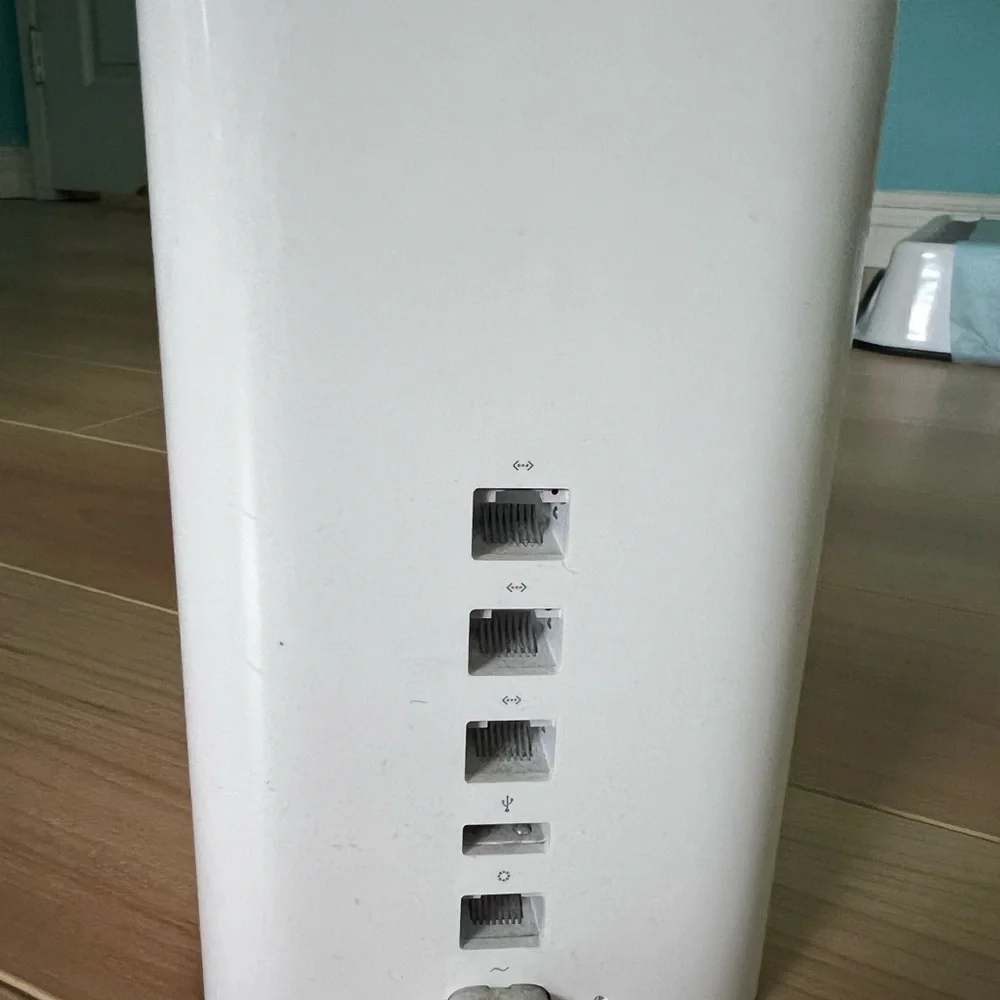 Apple White Wireless Router - Picture 3 of 5